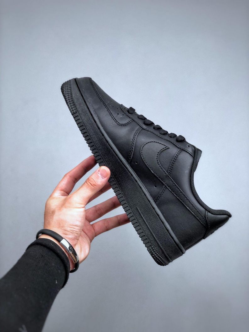 TÊNIS NIKE AIR FORCE 1 TRIPLE BLACK