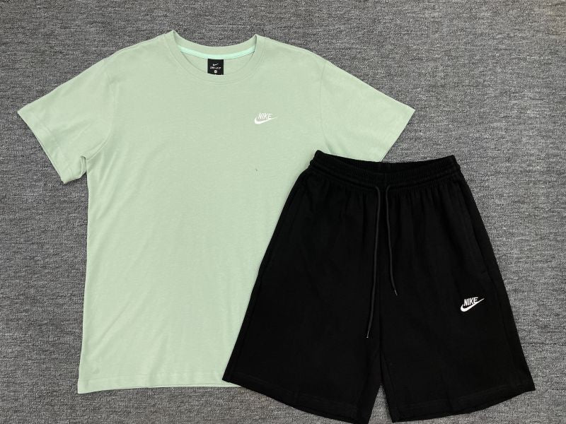 Camisas e shorts shops da nike