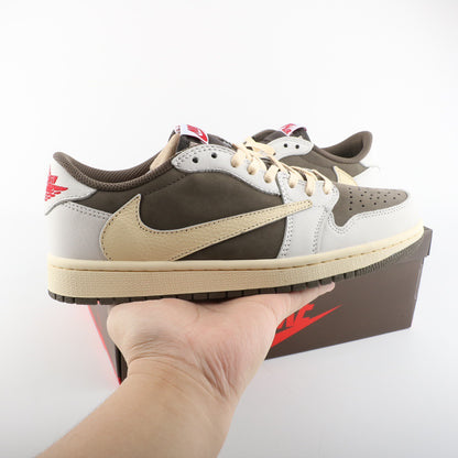 TÊNIS NIKE AIR JORDAN 1 LOW x TRAVIS SCOTT MOCHA