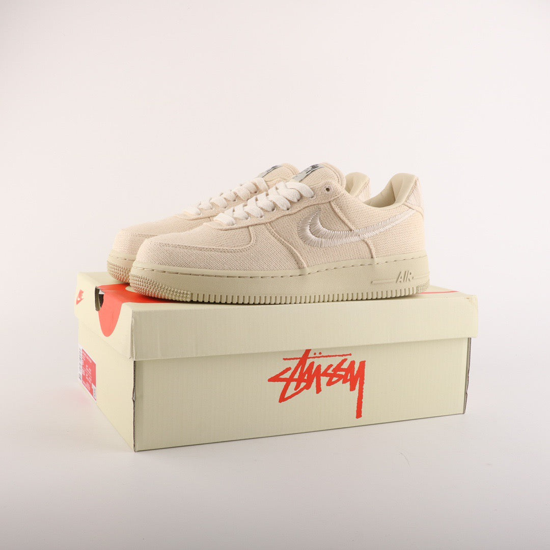 TÊNIS NIKE AIR FORCE 1 x STUSSY FOSSIL