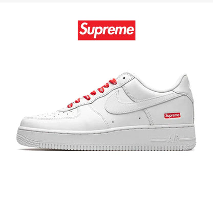 TÊNIS NIKE AIR FORCE 1 TRIPLE WHITE x SUPREME