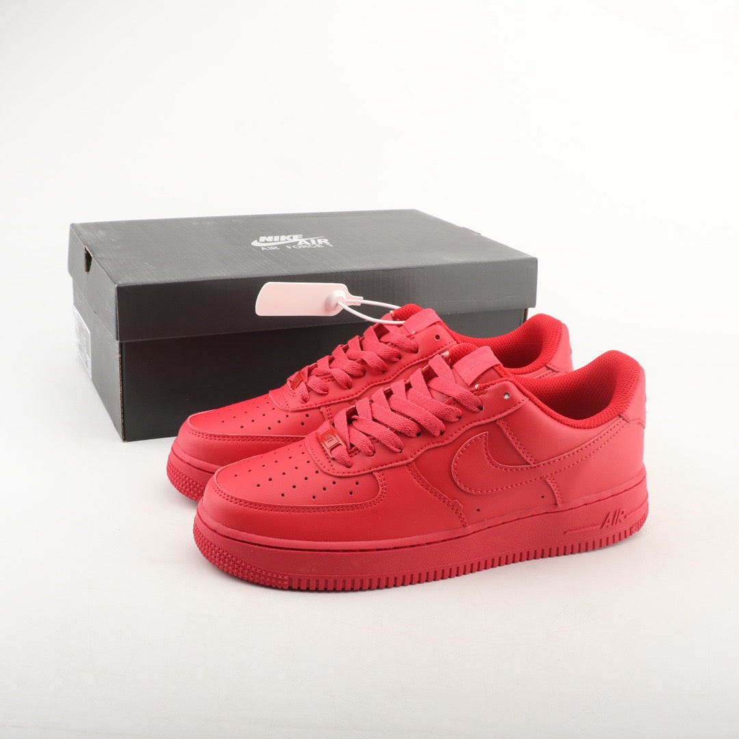 TÊNIS NIKE AIR FORCE 1 TRIPLE RED