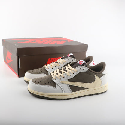 TÊNIS NIKE AIR JORDAN 1 LOW x TRAVIS SCOTT MOCHA