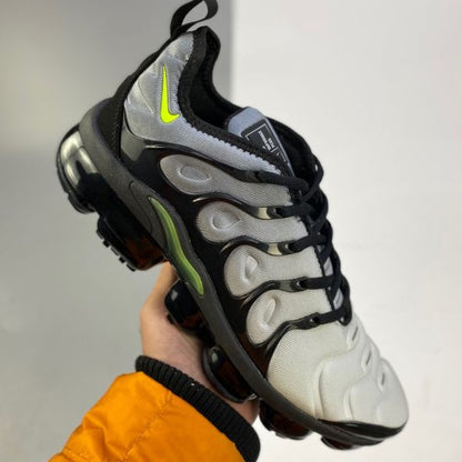 TÊNIS NIKE VAPORMAX PLUS VERDE BLACK VOLT