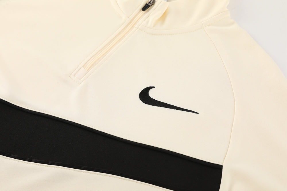 Conjunto Nike Big Swoosh Bege