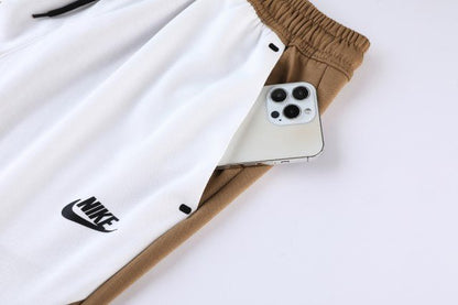 Conjunto Nike Tech Fleece Caramelo x Branco